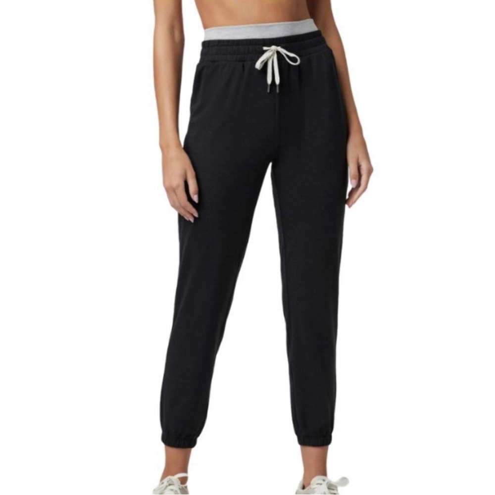 NWT Vuori Halo Warm Up Joggers in Black Heather